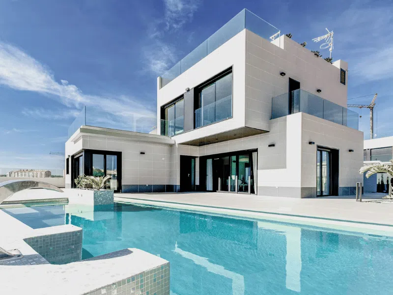 Beautiful Shoreline Home Exterior